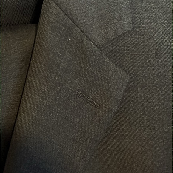Kenneth Cole 2 piece 2 button suit in charcoal. 58 long coat - Picture 8 of 14